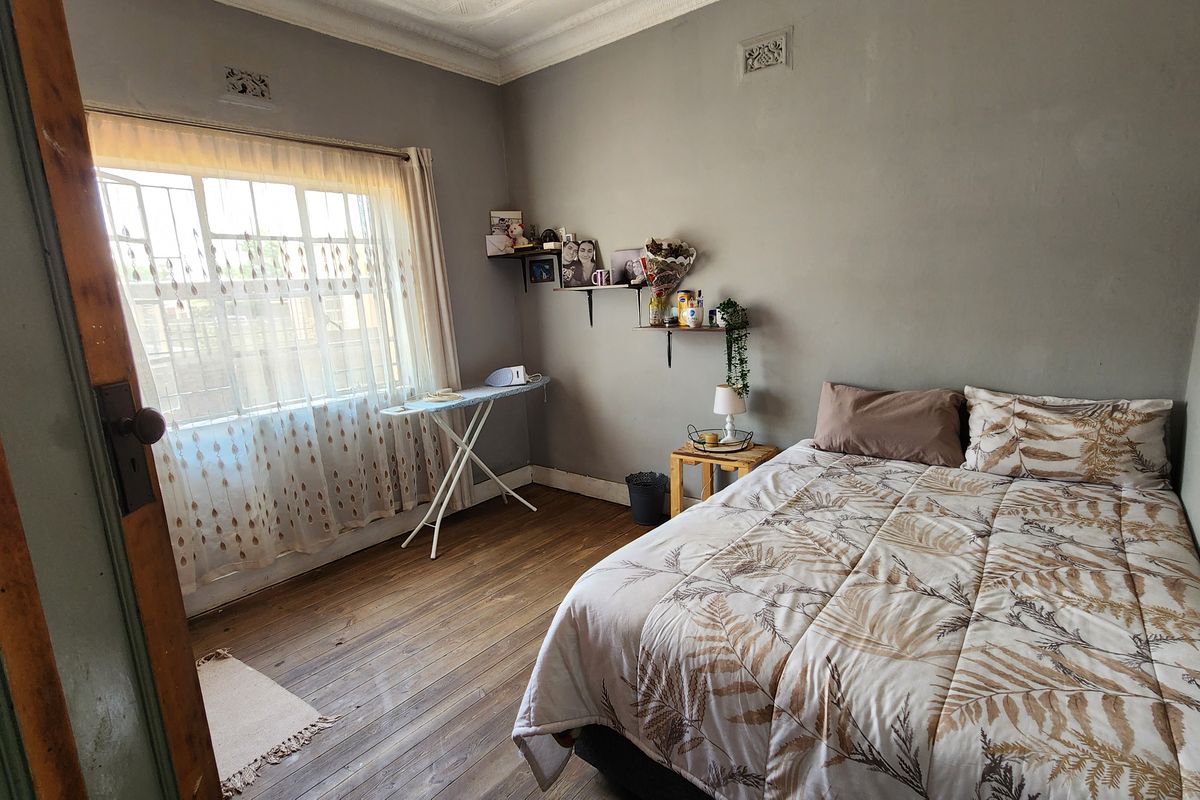 Charming Family Home - Photo 4