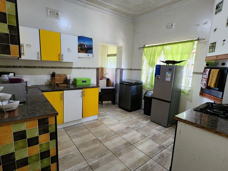 Charming Family Home - Photo 7