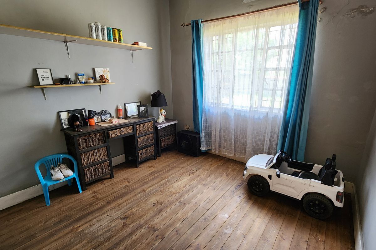 Charming Family Home - Photo 5