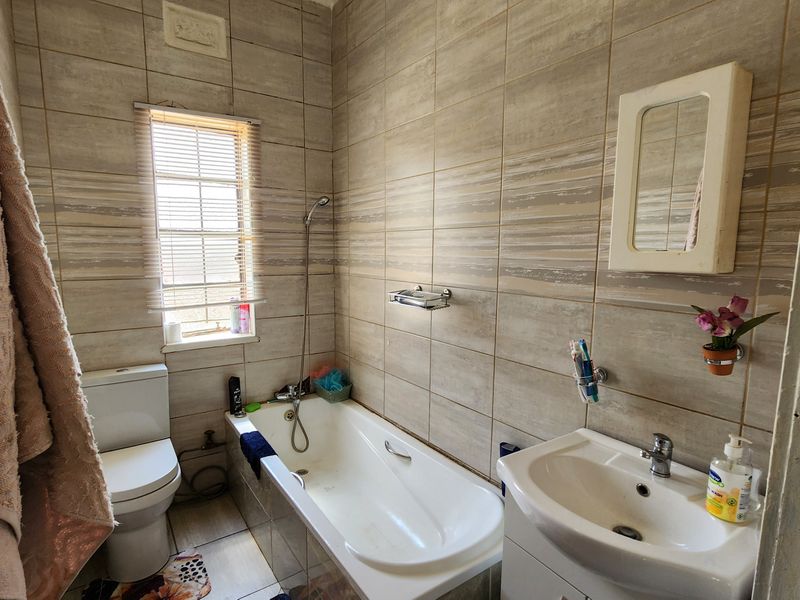 Charming Family Home - Photo 6