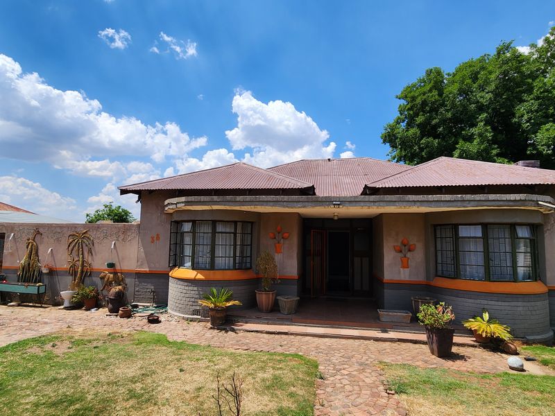 Charming Family Home - Photo 8