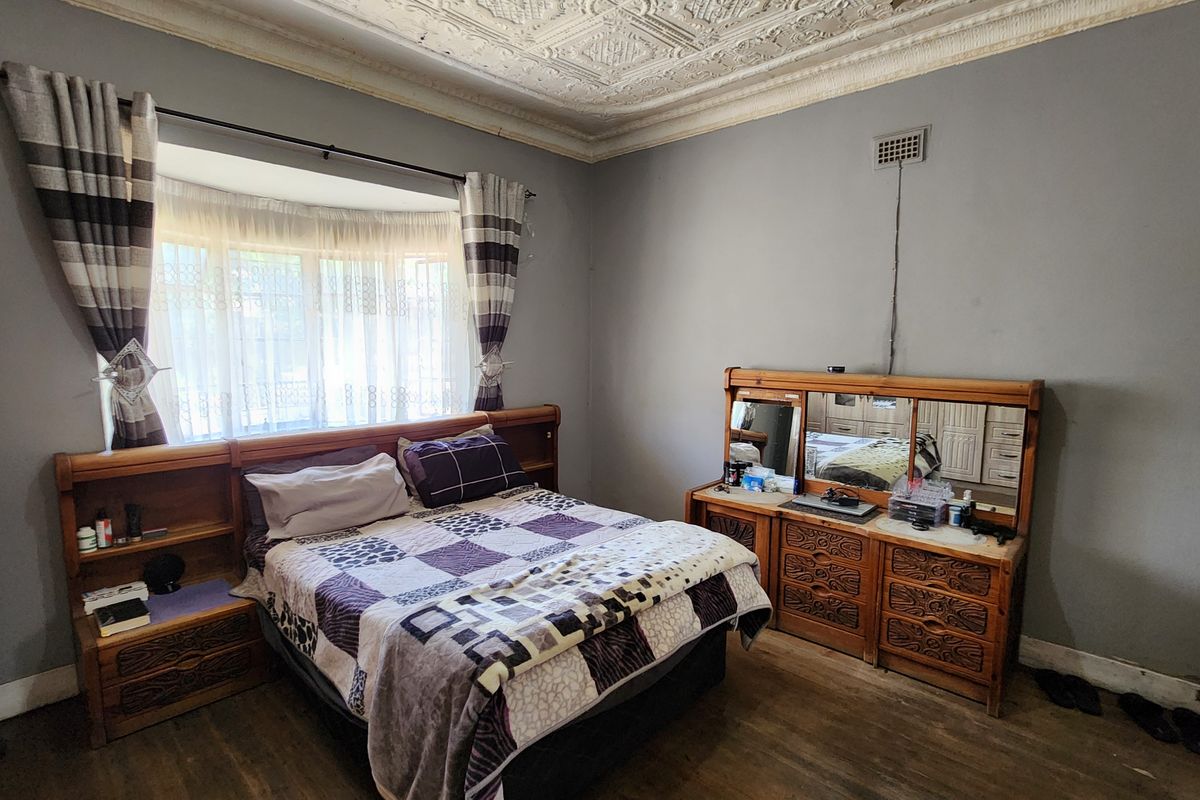 Charming Family Home - Photo 3