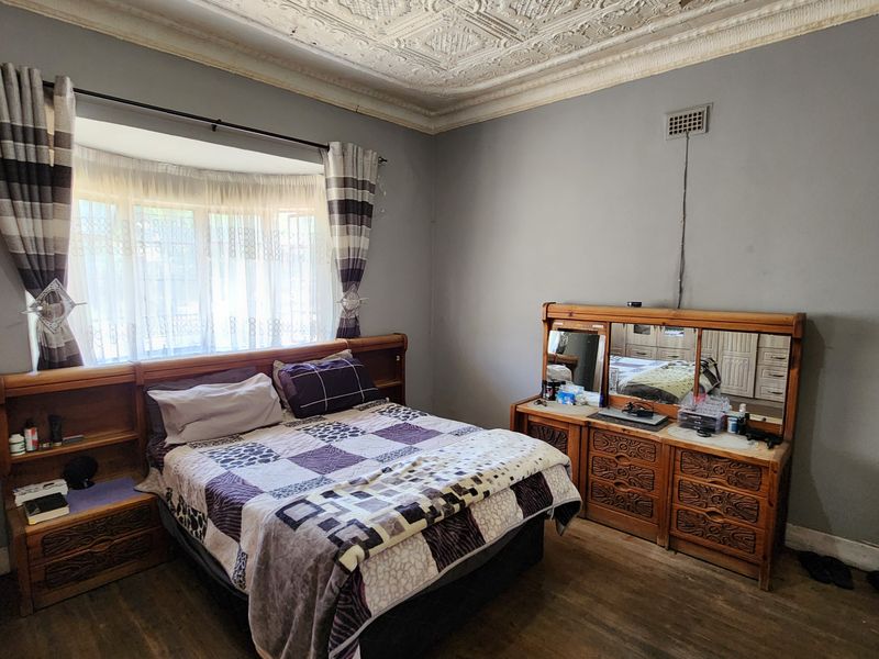 Charming Family Home - Photo 3