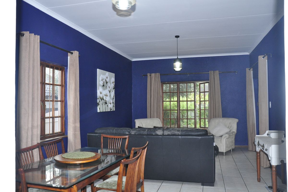 Cozy Full-Title Gem with Spacious Garden in the Heart of Halfway Gardens - Photo 3