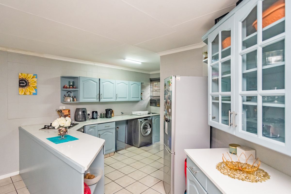 Charming Cape Dutch Feel Living! - Photo 5