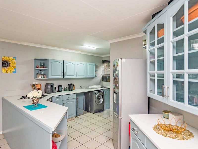 Charming Cape Dutch Feel Living! - Photo 5