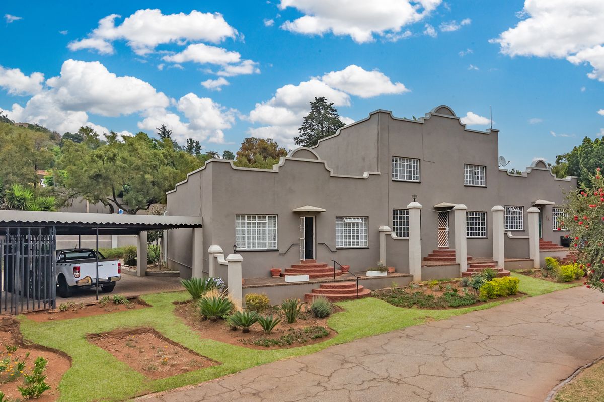 Charming Cape Dutch Feel Living! - Photo 2