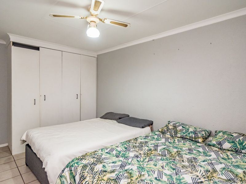 Charming Cape Dutch Feel Living! - Photo 9