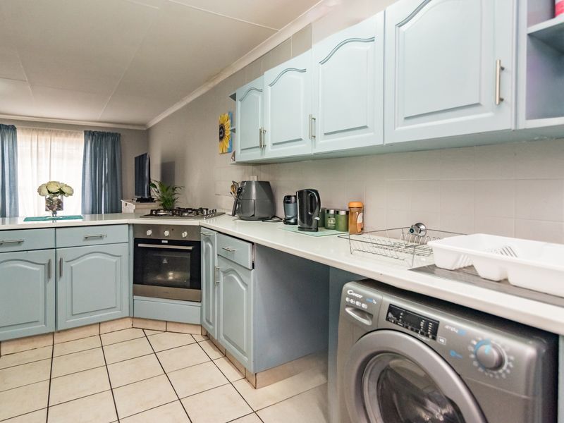 Charming Cape Dutch Feel Living! - Photo 7