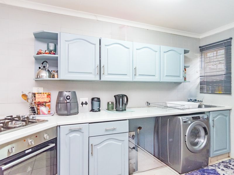 Charming Cape Dutch Feel Living! - Photo 6