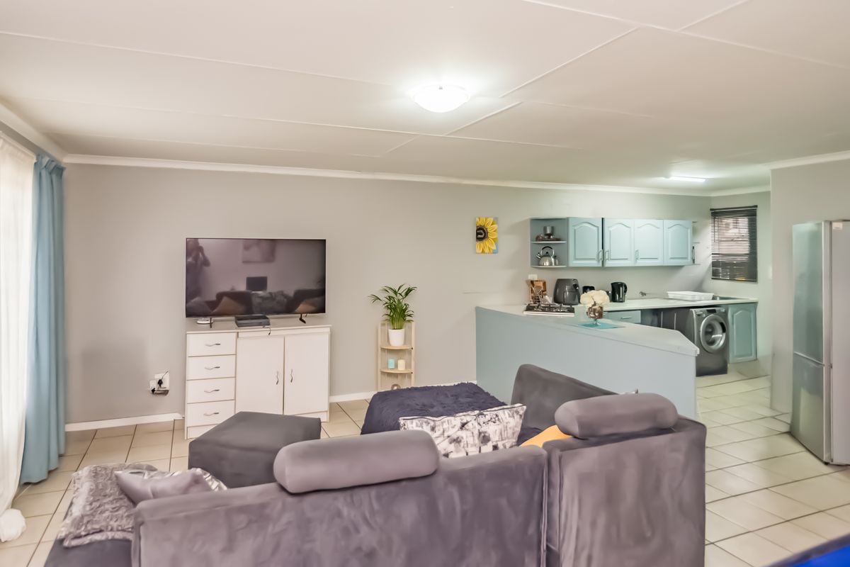 Charming Cape Dutch Feel Living! - Photo 3