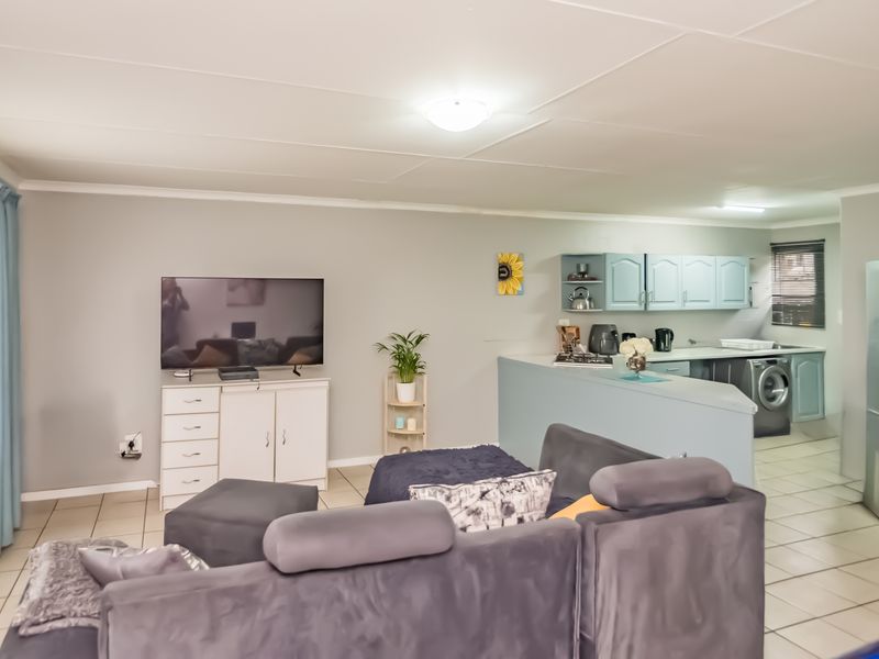 Charming Cape Dutch Feel Living! - Photo 3