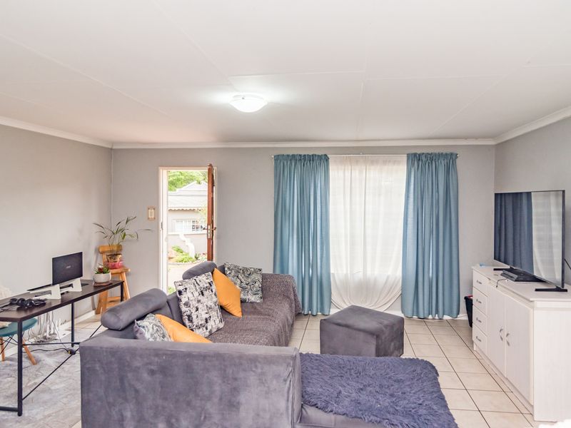 Charming Cape Dutch Feel Living! - Photo 4