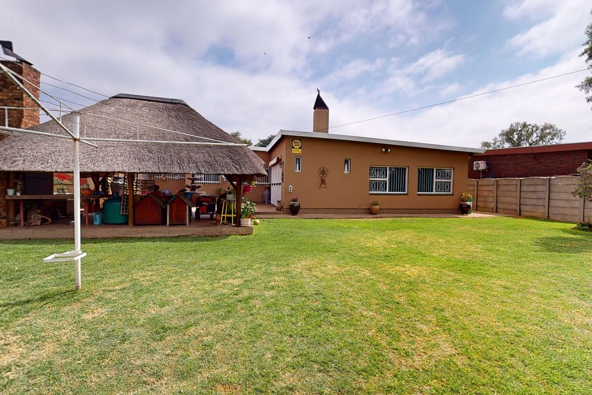 Spacious 4-Bedroom Family Home with Flatlet and  Excellent Security in Parkrand - Photo 5