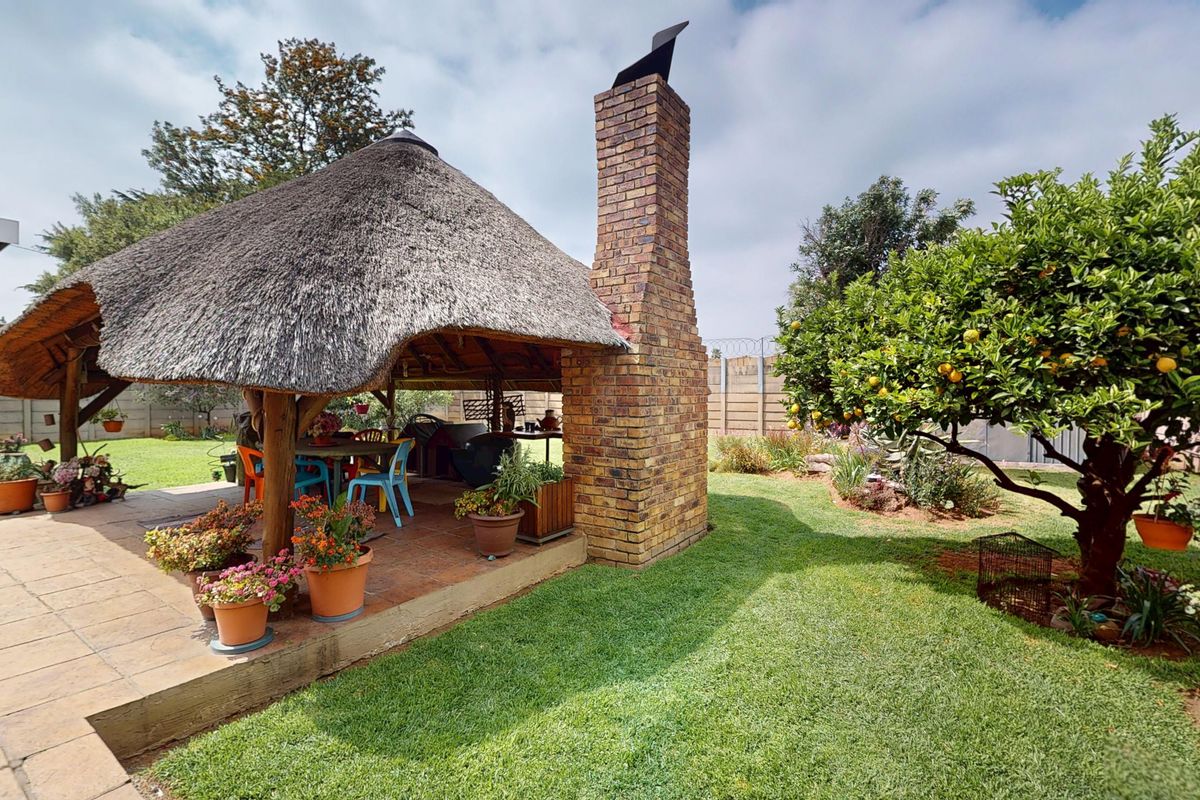 Spacious 4-Bedroom Family Home with Flatlet and  Excellent Security in Parkrand - Photo 4