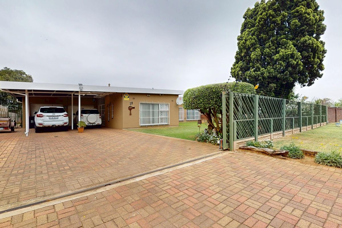 Spacious 4-Bedroom Family Home with Flatlet and  Excellent Security in Parkrand - Photo 2