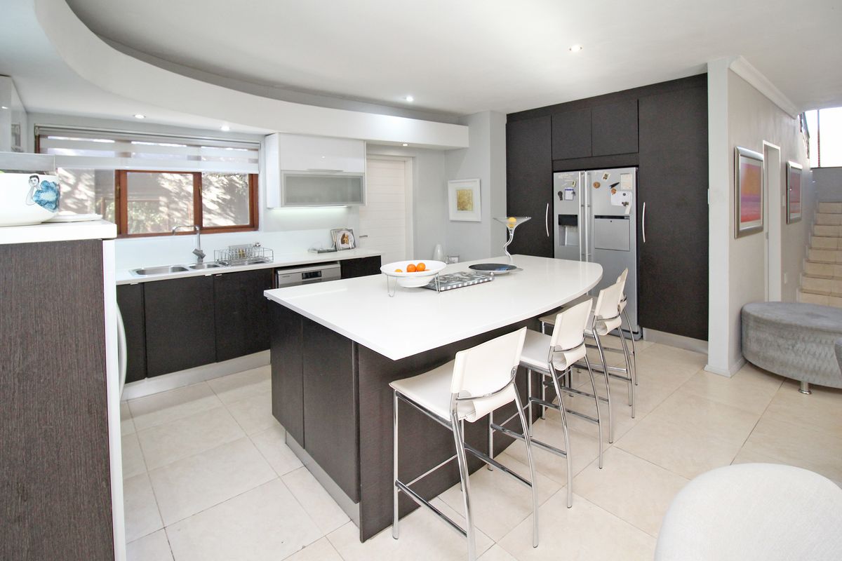 Seamless and visually captivating - a true testament to warmth, comfort and practicality. - Photo 2