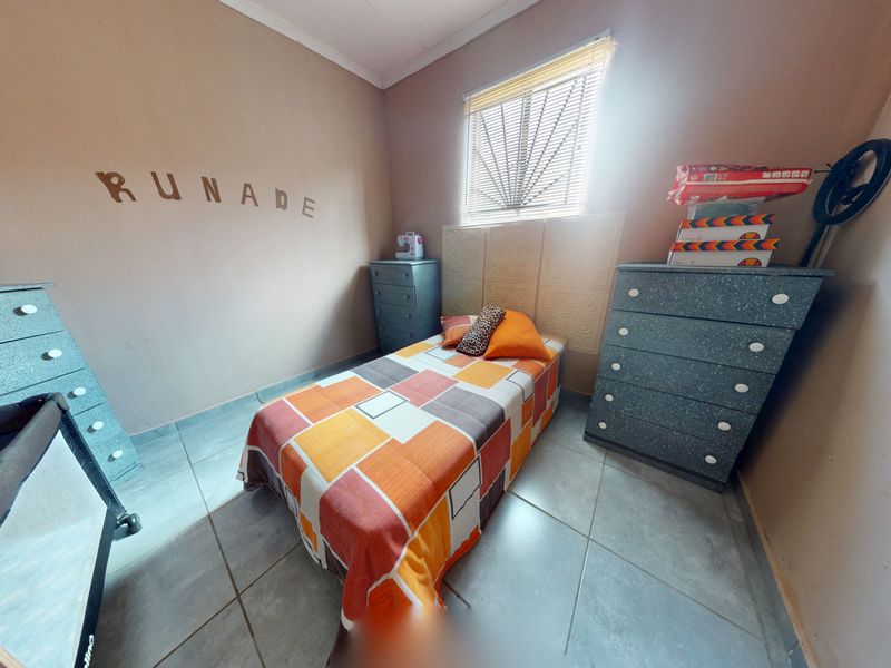 4-Bedroom, 2-Bathroom Family Home in Promosa - Photo 10