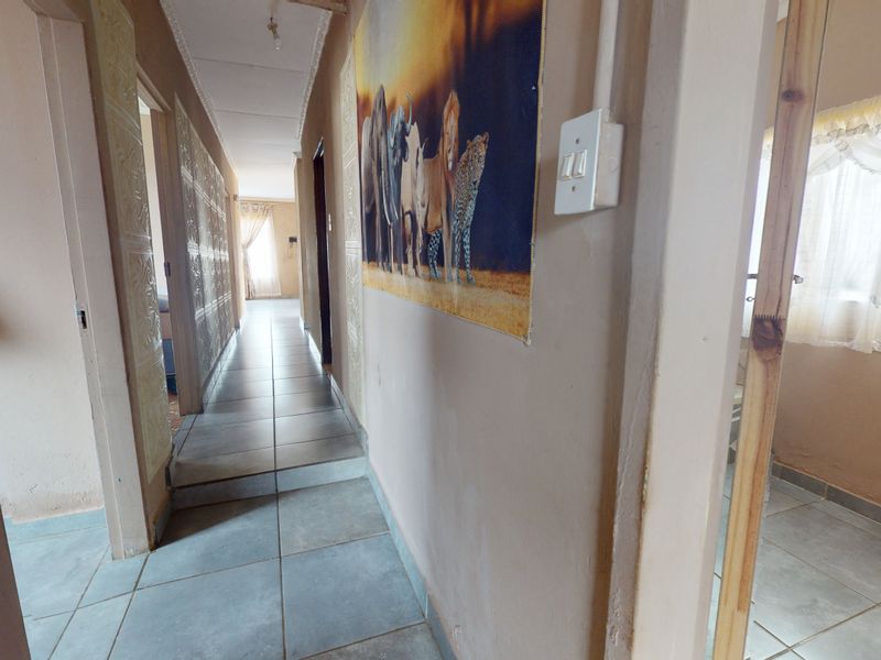 4-Bedroom, 2-Bathroom Family Home in Promosa - Photo 6