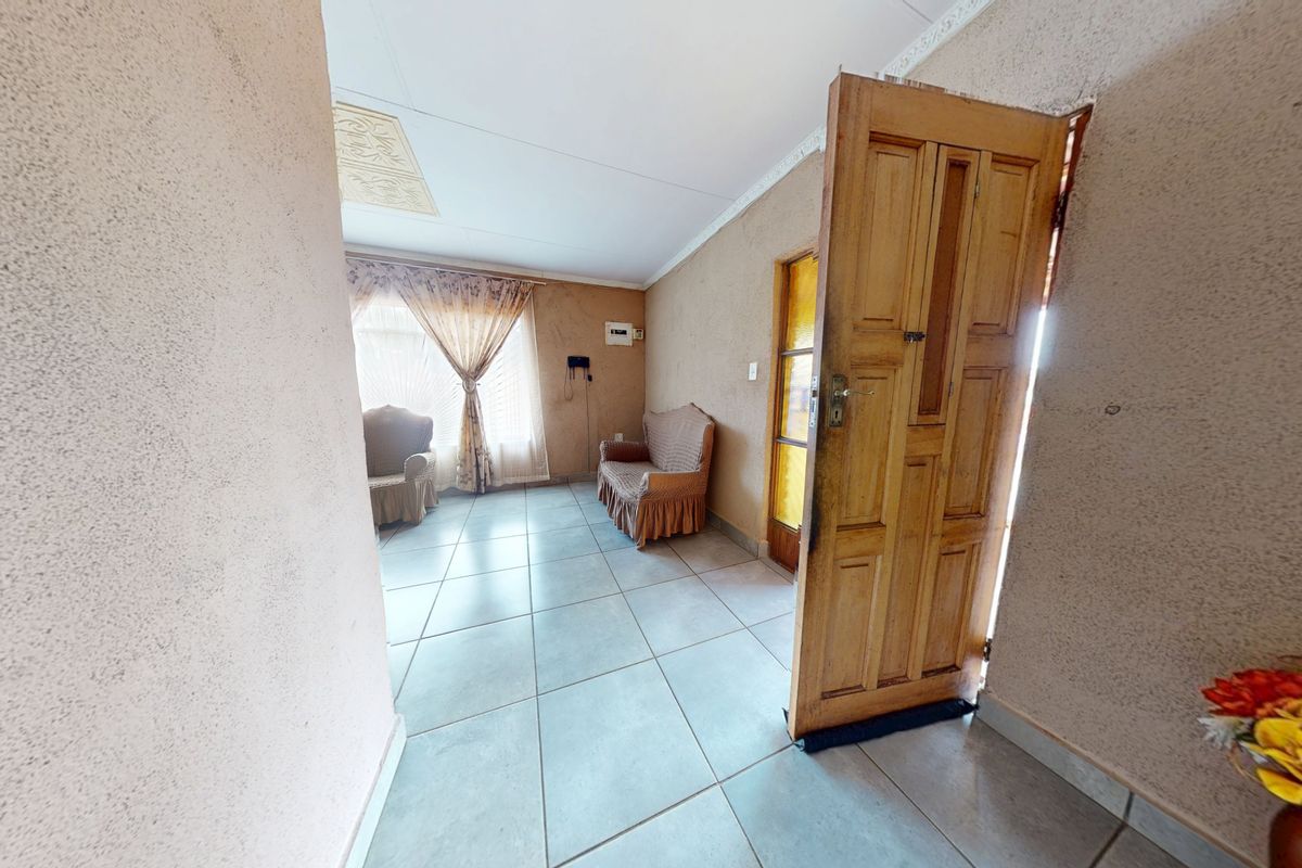 4-Bedroom, 2-Bathroom Family Home in Promosa - Photo 5