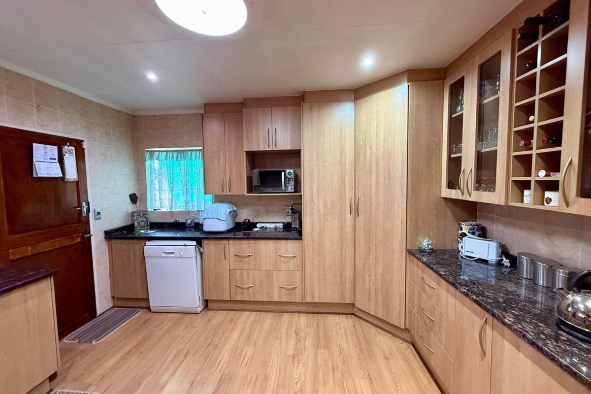 Modern 3-Bedroom Home for Sale in Dorandia - Photo 3