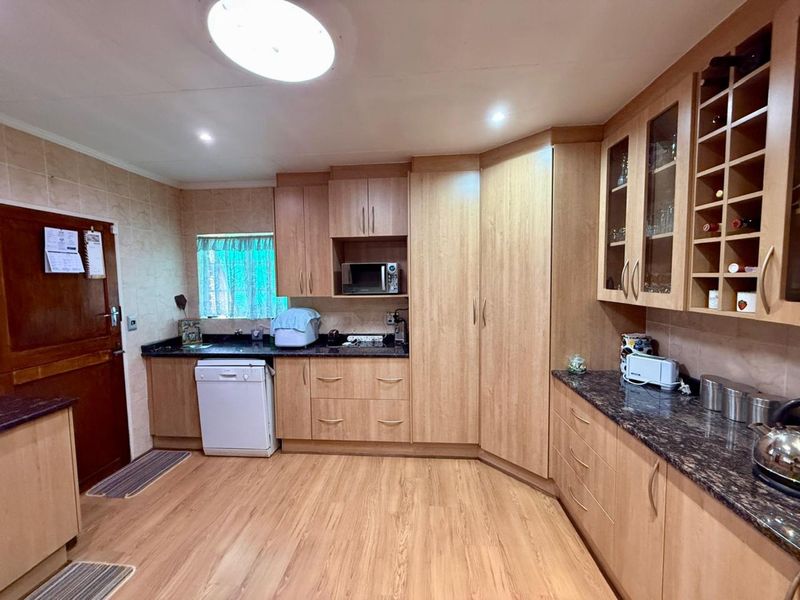 Modern 3-Bedroom Home for Sale in Dorandia - Photo 3