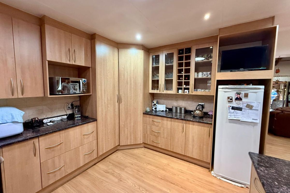 Modern 3-Bedroom Home for Sale in Dorandia - Photo 4