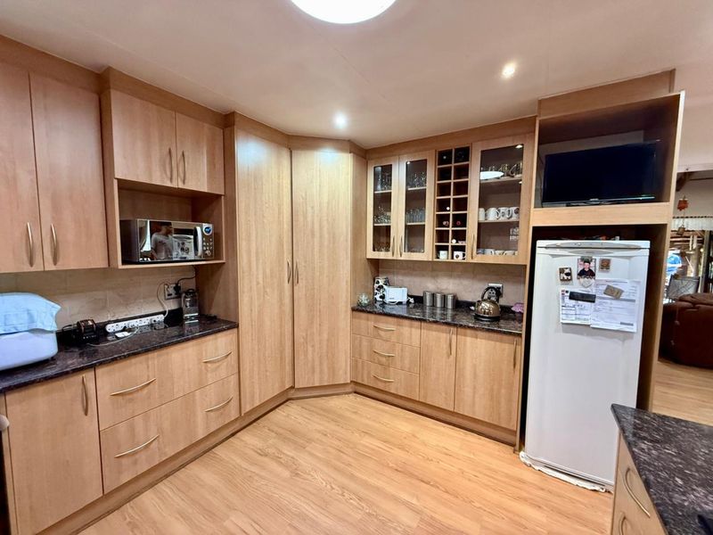 Modern 3-Bedroom Home for Sale in Dorandia - Photo 4