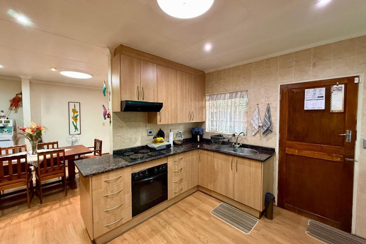 Modern 3-Bedroom Home for Sale in Dorandia - Photo 5