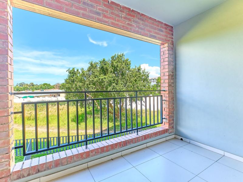 First-Floor 2-Bedroom Apartment - Midview Gardens - Photo 10