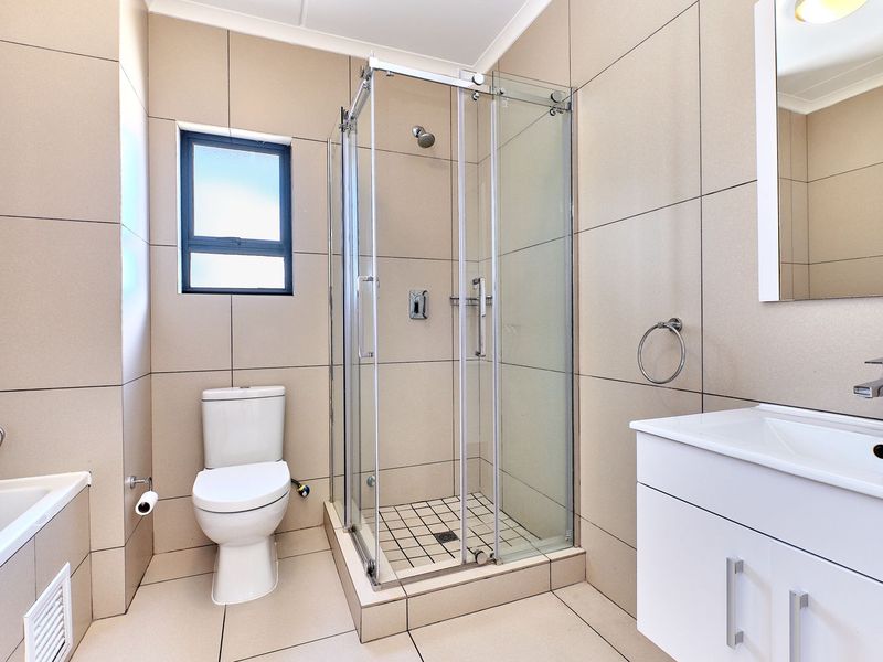 First-Floor 2-Bedroom Apartment - Midview Gardens - Photo 8
