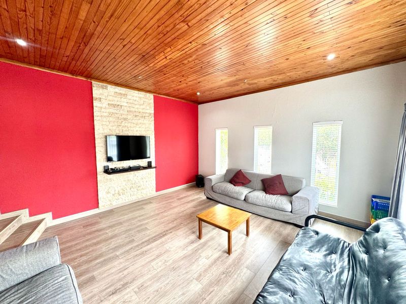 Immaculate Entertainer’s Dream with Heated Pool, Income-Generating Flat & Four Garages - Photo 5