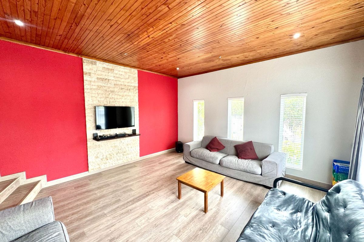 Immaculate Entertainer’s Dream with Heated Pool, Income-Generating Flat & Four Garages - Photo 5