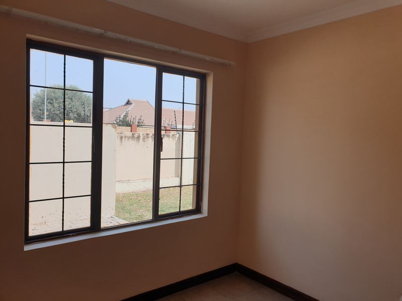 Prime Investment Opportunity – Ground-Floor Unit with Tenant Appeal - Photo 7