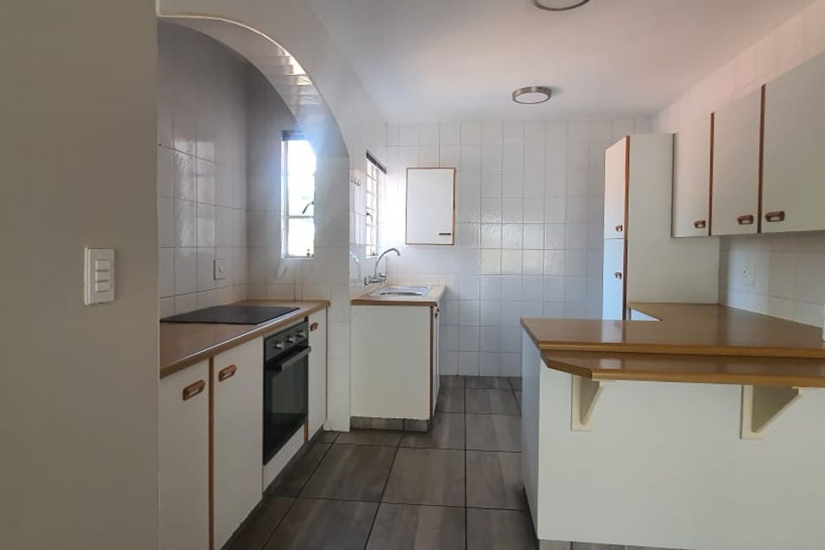 Ideal Ground-Floor Starter Home! - Photo 4