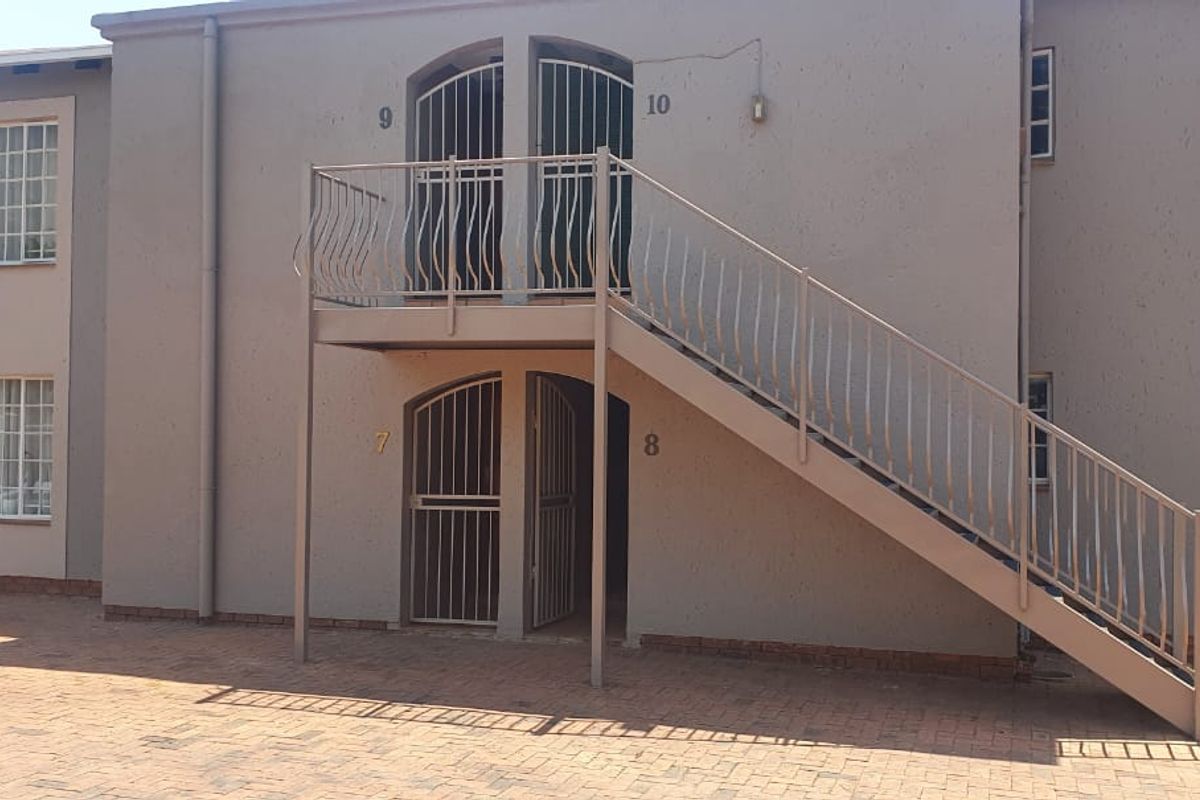 Ideal Ground-Floor Starter Home! - Photo 2