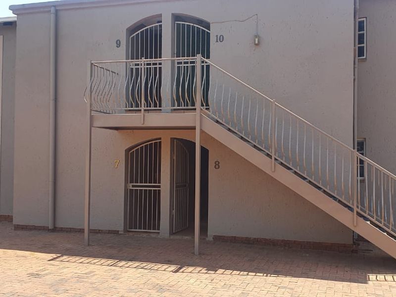 Ideal Ground-Floor Starter Home! - Photo 2