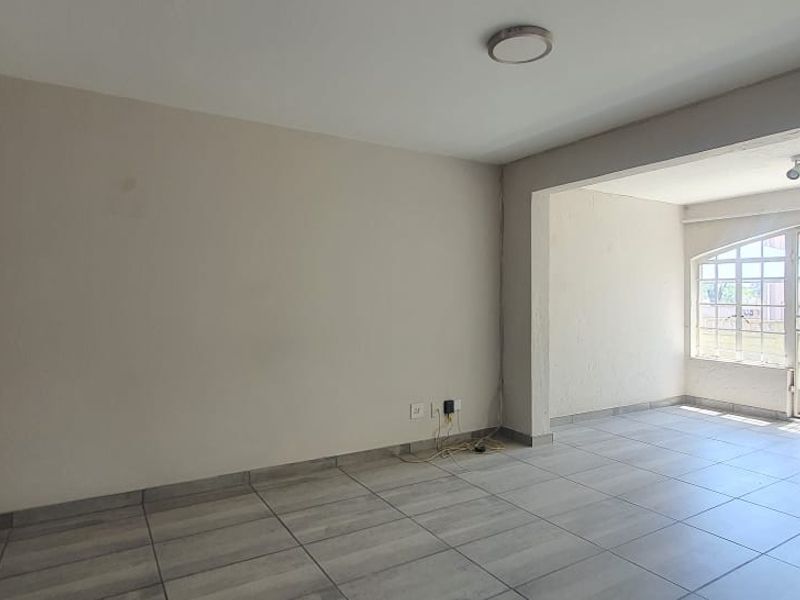 Ideal Ground-Floor Starter Home! - Photo 6