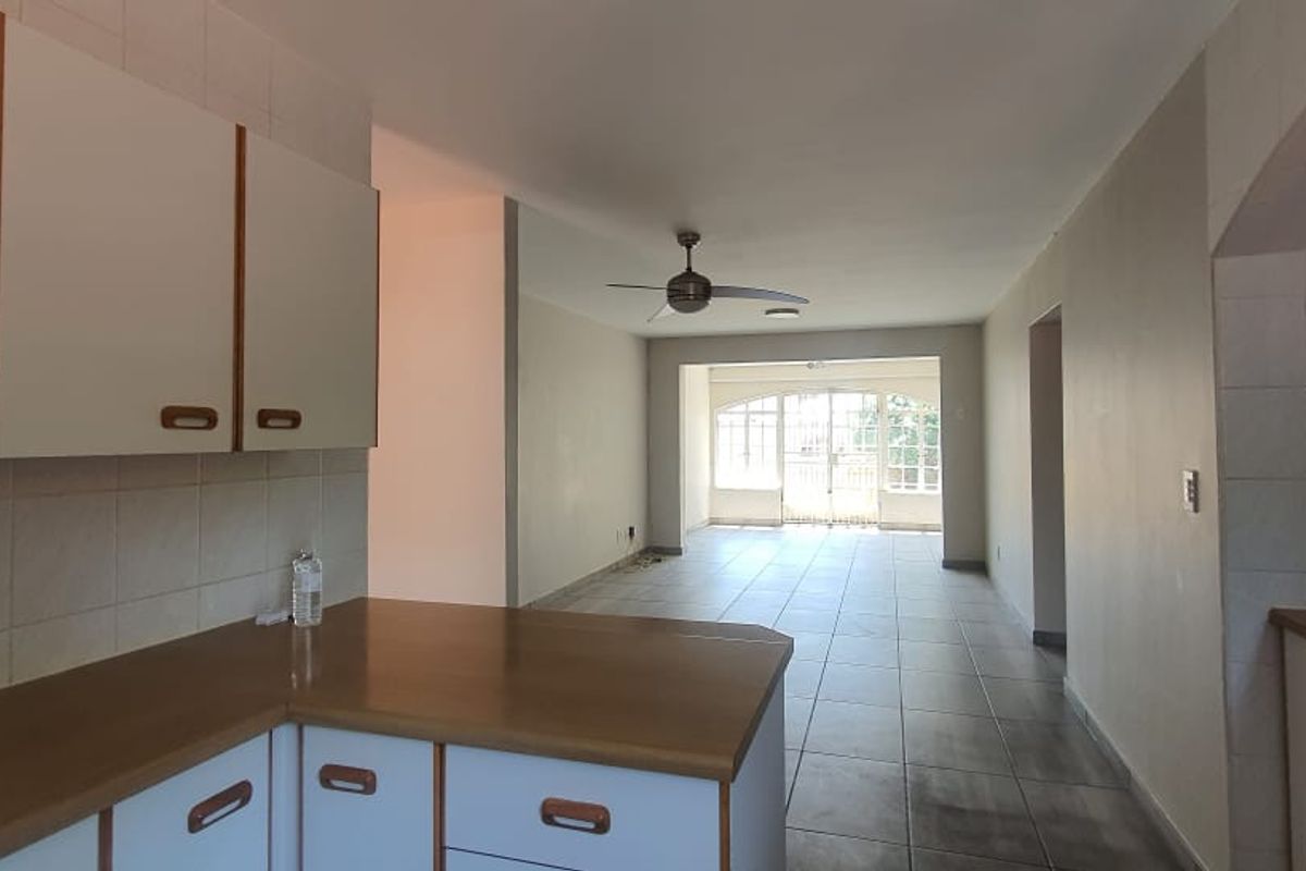 Ideal Ground-Floor Starter Home! - Photo 5