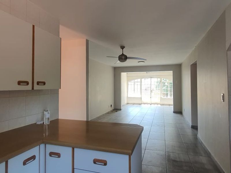 Ideal Ground-Floor Starter Home! - Photo 5