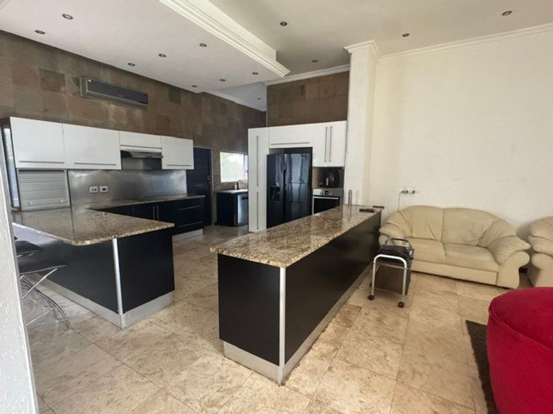 Location to die for! Stones throw from the main park! - Photo 9