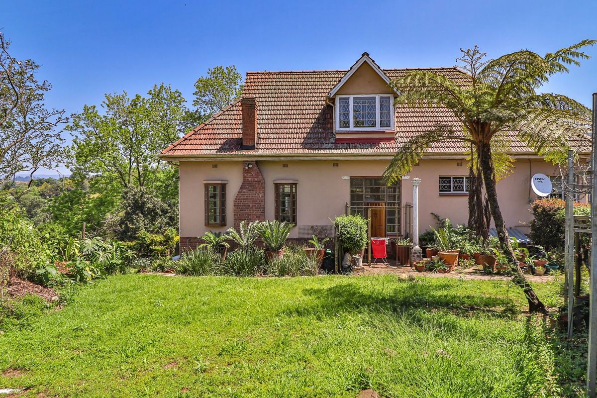 Grand Old Dame Full of Character & Opportunity – Prime Location Close to the City - Photo 2