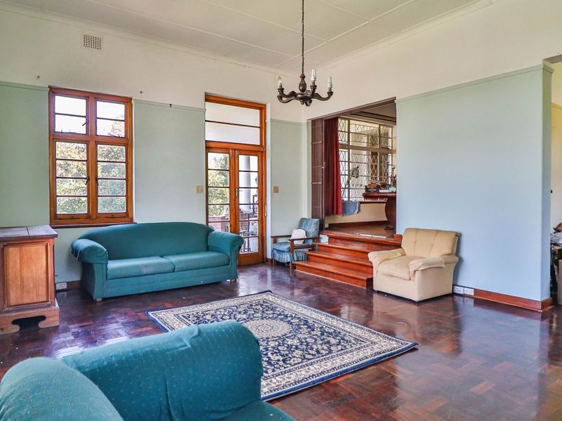 Grand Old Dame Full of Character & Opportunity – Prime Location Close to the City - Photo 8