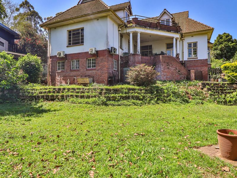 Grand Old Dame Full of Character & Opportunity – Prime Location Close to the City - Photo 6