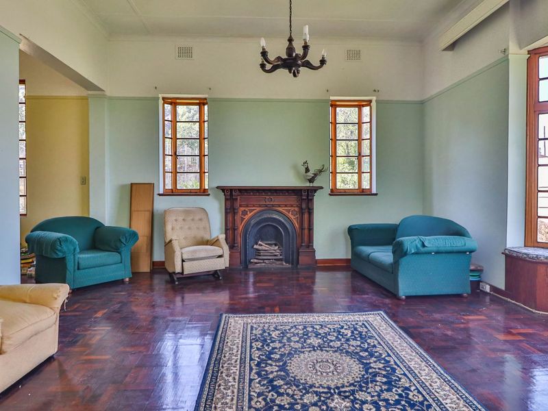 Grand Old Dame Full of Character & Opportunity – Prime Location Close to the City - Photo 10