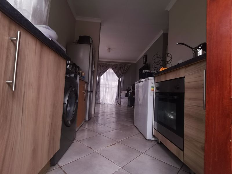 Charming Family Haven in Stretford, Evaton - Your Dream Home Awaits! - Photo 9