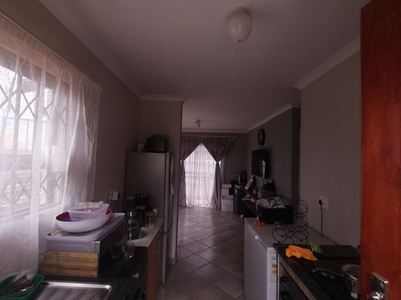 Charming Family Haven in Stretford, Evaton - Your Dream Home Awaits! - Photo 8