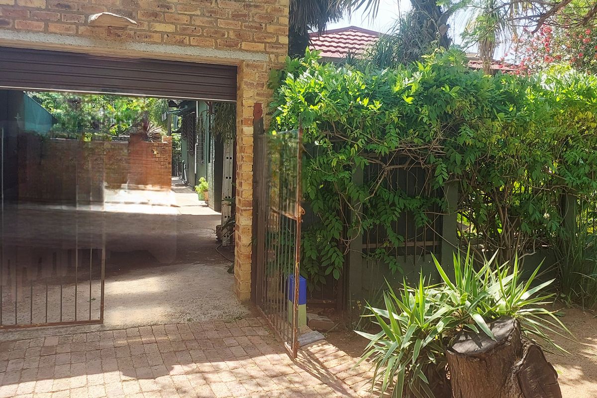 Charming Period Property! - Photo 3