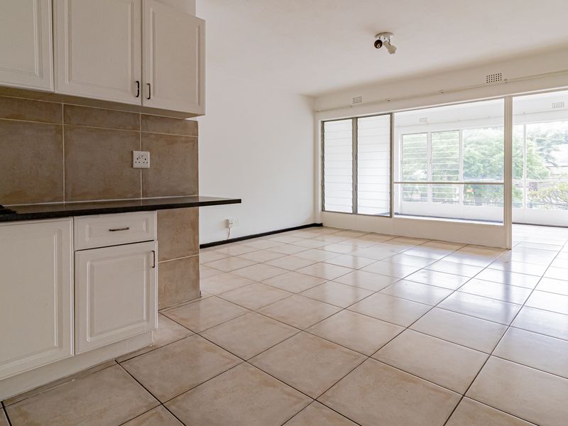 Move-In Ready 1 Bed Batchelor Apartment with Pool & Lock-Up-And-Go Convenience! - Photo 7