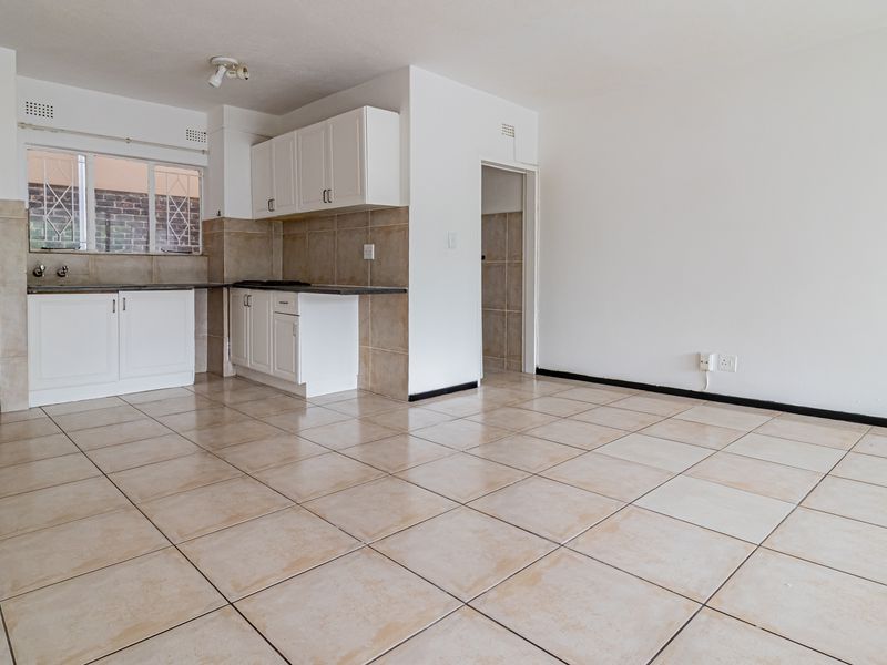 Move-In Ready 1 Bed Batchelor Apartment with Pool & Lock-Up-And-Go Convenience! - Photo 6